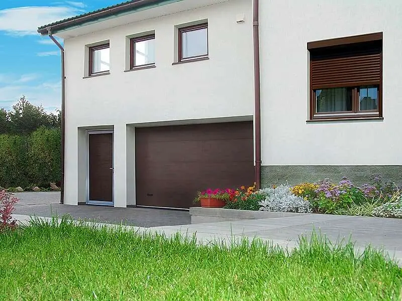 Гаражные ворота с боковой дверью Гаражные ворота с боковой дверью