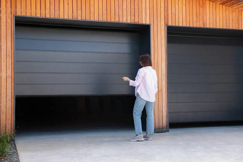 Готовое решение для гаража: секционные ворота за 3 дня Готовое решение для гаража: секционные ворота за 3 дня