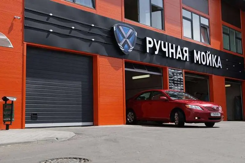 Секционные ворота для ручной автомойки