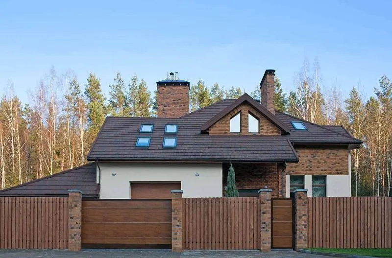 Откатные ворота с отдельно стоящей калиткой