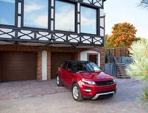 Уличныеворотадлявъезда